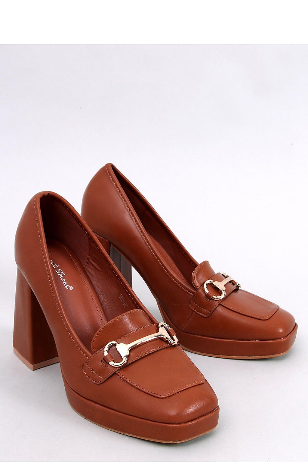 Korolliset loaferit