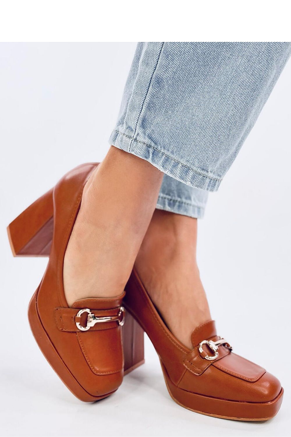 Korolliset loaferit